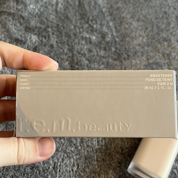 r.e.m. beauty sweetener foundation shade- Fair 2N - Picture 3 of 12